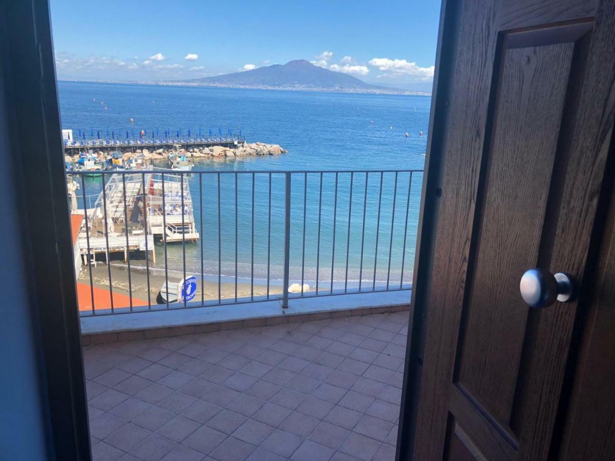Il Borgo Antico Sorrento Sea View Apartment Luaran gambar